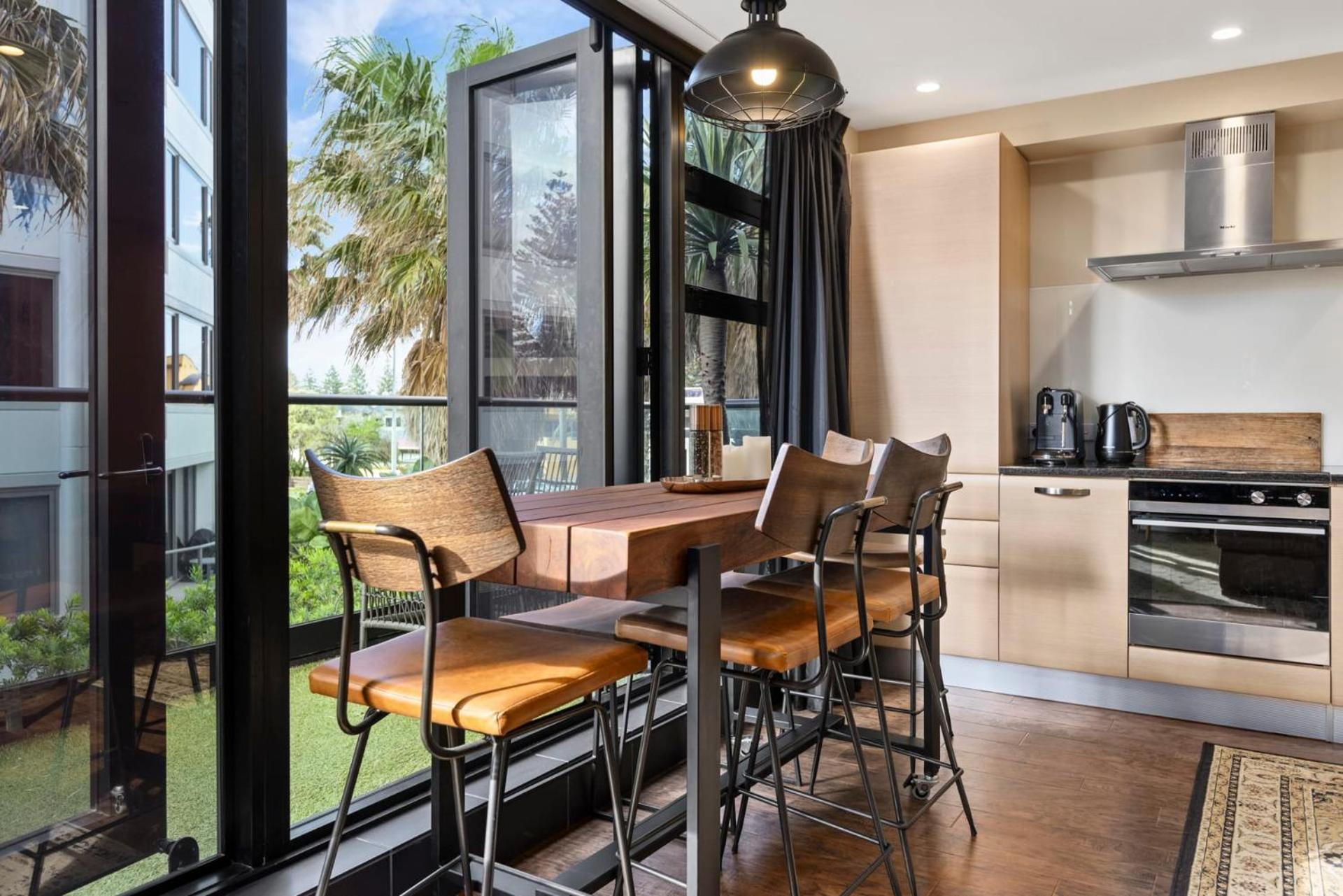 Marvelous Downtown Apartment Moments From Main Beach With Heated Pool, Gym And Parking 마운트마운가누이 외부 사진