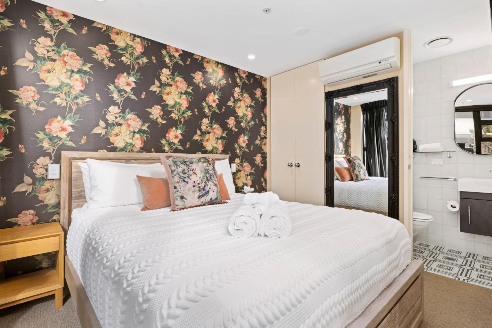 Marvelous Downtown Apartment Moments From Main Beach With Heated Pool, Gym And Parking 마운트마운가누이 외부 사진