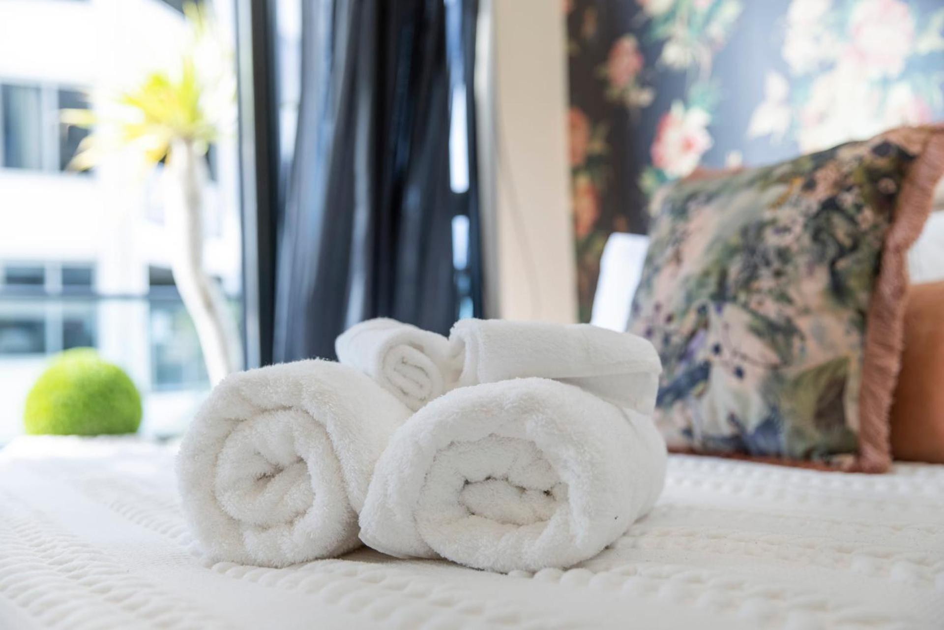 Marvelous Downtown Apartment Moments From Main Beach With Heated Pool, Gym And Parking 마운트마운가누이 외부 사진