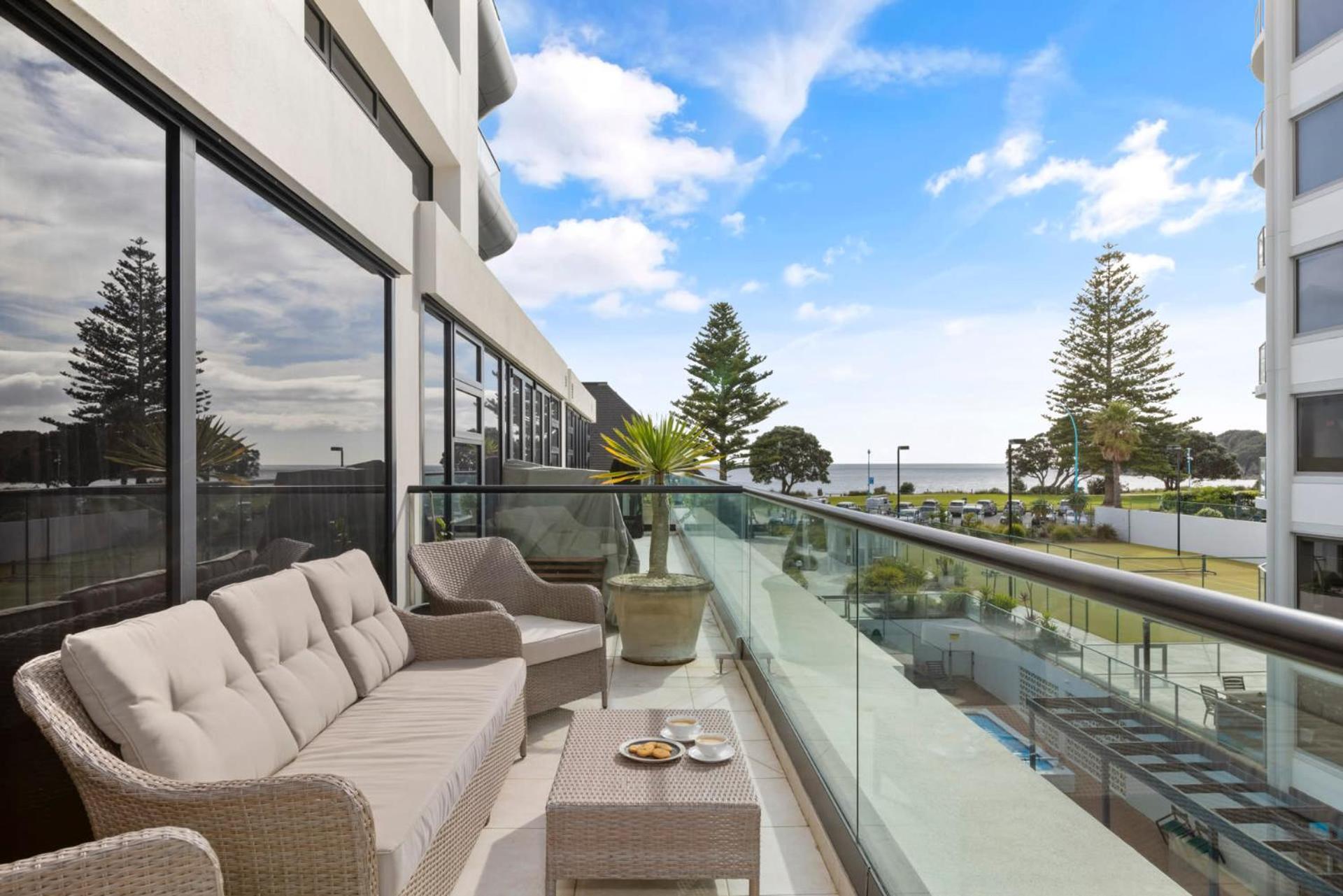Marvelous Downtown Apartment Moments From Main Beach With Heated Pool, Gym And Parking 마운트마운가누이 외부 사진